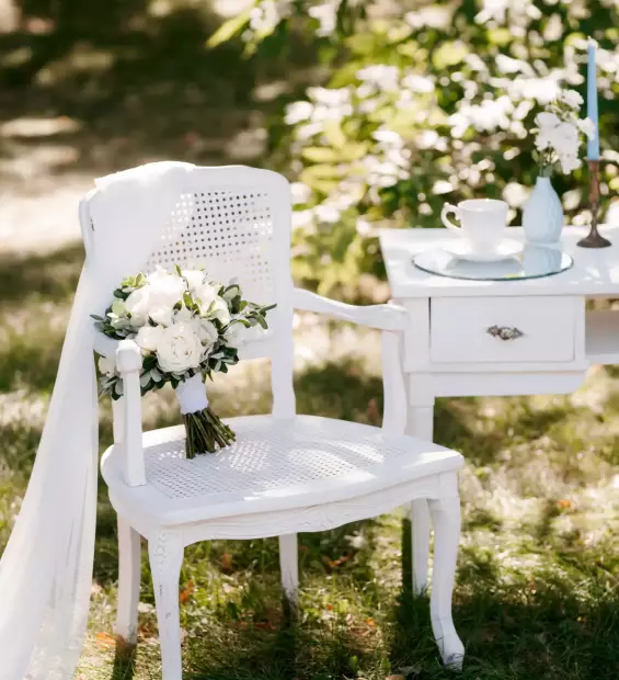 elegant-wedding-bouquet-of-fresh-natural-flowers-2023-11-27-05-29-22